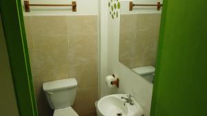 Koupelna v ubytování Acuarela Hostal