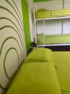 Postel nebo postele na pokoji v ubytování Acuarela Hostal