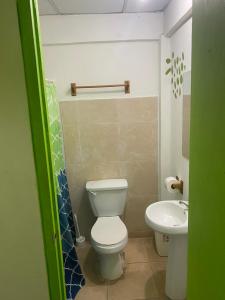 Koupelna v ubytování Acuarela Hostal