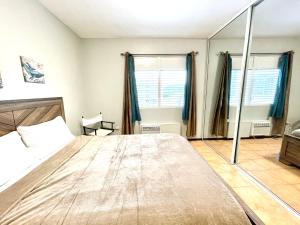Postel nebo postele na pokoji v ubytování Condo Beach Court