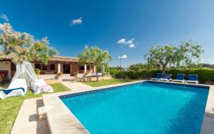 The swimming pool at or close to Can Moranta - Verd