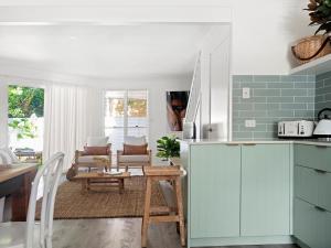 Cucina o angolo cottura di The Bach in Byron