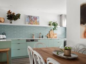 Cucina o angolo cottura di The Bach in Byron