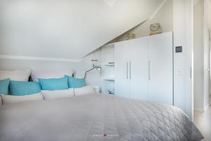 Säng eller sängar i ett rum på Ostsee - Appartement Nr 20 "Oberdeck" im Strand Resort