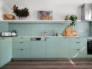 Cucina o angolo cottura di The Bach in Byron