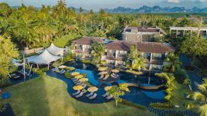 Bazén v ubytování The ShellSea Krabi I Luxury Beach Front Resort & Pool Villa nebo v jeho okolí