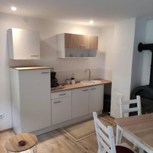 Kuchyň nebo kuchyňský kout v ubytování Ferienhaus Neumann