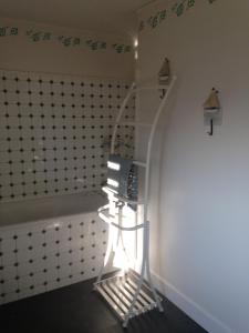Koupelna v ubytování Le gîte du mas avec piscine