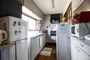 Kuchyň nebo kuchyňský kout v ubytování ゲストハウスTSUU小田原 Guest House Tsuu Odawara #OD1
