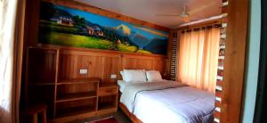 Una cama o camas en una habitación de Kiwi Backpackers Hostel Pokhara