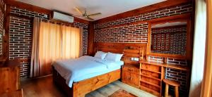 Una cama o camas en una habitación de Kiwi Backpackers Hostel Pokhara