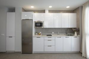 Kuchyňa alebo kuchynka v ubytovaní Apartamentos Ribera 19