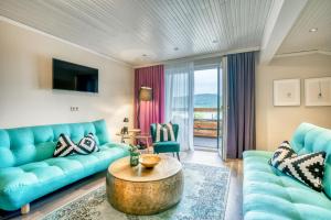 A seating area at Hotel Eden Park
