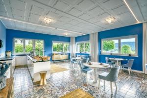 A seating area at Hotel Eden Park
