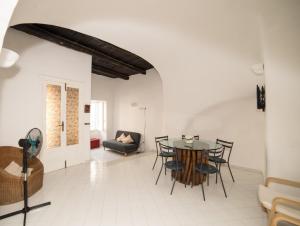 a dining room with a table and chairs at La Casetta di Sotto in Forio d'Ischia