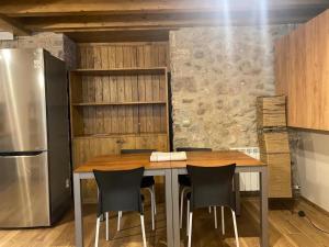 A kitchen or kitchenette at Loft Cal Pedrals