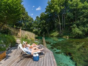 Aed väljaspool majutusasutust Hotel Gasthof Blaue Quelle