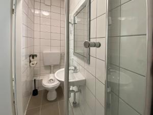 Kylpyhuone majoituspaikassa Sleep In Hamburg Kajüten