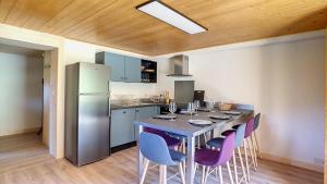 Kuchyň nebo kuchyňský kout v ubytování Joli APPARTEMENT DANS CHALET AVEC TERRASSE - SAINT JEAN D'AULPS - PROCHE MORZINE - 6 PERSONNES - LILOU