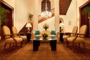 Posezení v ubytování Maidens Hotel New Delhi