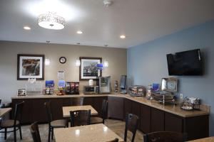 Příslušenství pro přípravu čaje a kávy v ubytování Best Western Lake Conroe Inn
