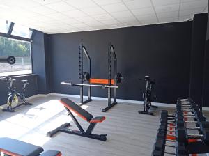 Posilňovňa alebo fitness centrum v ubytovaní Apartamentos Hi Apartaments Santander 3000