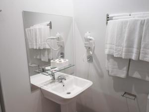 Kúpeľňa v ubytovaní Apartamentos Hi Apartaments Santander 3000 + 37 fotografií