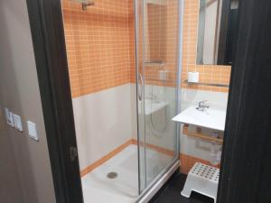 Kúpeľňa v ubytovaní Apartamentos Hi Apartaments Santander 3000