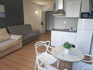Kuchyňa alebo kuchynka v ubytovaní Apartamentos Hi Apartaments Santander 3000