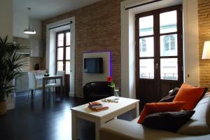 Μια τηλεόραση ή/και κέντρο ψυχαγωγίας στο Apartamentos Turísticos Mauror