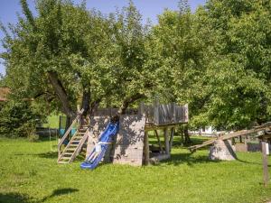 Plac zabaw dla dzieci w obiekcie Appartement Salvenblick