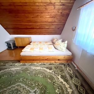 Postel nebo postele na pokoji v ubytování Chata Maxík