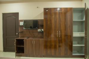 Kuchyň nebo kuchyňský kout v ubytování Hotel Iris Atnest Madhapur - A Business Hotel