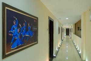 TV a/nebo společenská místnost v ubytování Hotel Iris Atnest Madhapur - A Business Hotel