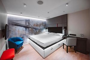 Кровать или кровати в номере Максима Домодедово Отель