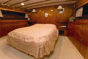 Gallery image of Motor Boat Paloma Rea in Trogir