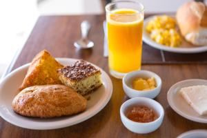 אפשרויות ארוחת הבוקר המוצעות לאורחים ב-VOA Mirante Do Café