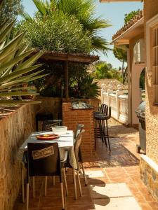 Patio nebo venkovní prostory v ubytování Delightful 5 Bed Villa in Fuengirola costa del sol