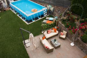 an overhead view of a backyard with a swimming pool at Spanglerhaus in Nova Ponente