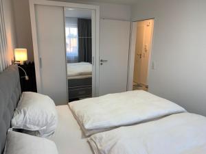 Postel nebo postele na pokoji v ubytování Ferienwohnung in Dornumersiel an der Nordsee