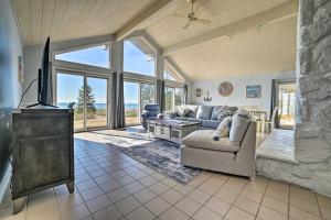 een woonkamer met een bank en een tafel bij Lake Huron Home with Direct Beach Access! in De Tour Village