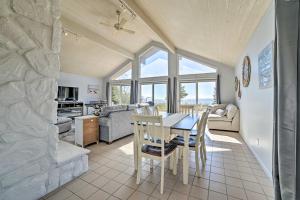 een keuken en woonkamer met een tafel en stoelen bij Lake Huron Home with Direct Beach Access! in De Tour Village