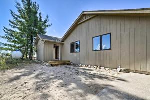 een huis met een oprit ervoor bij Lake Huron Home with Direct Beach Access! in De Tour Village