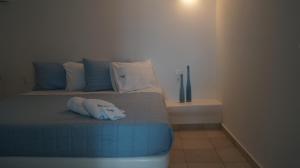 A bed or beds in a room at Alexandros Studios