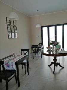 A seating area at Al Giardino Segreto