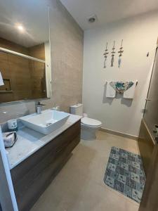 a bathroom with a sink and a toilet at Camino al Mar exclusivo Departamento acceso directo playa in Mazatlán