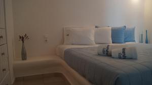 A bed or beds in a room at Alexandros Studios