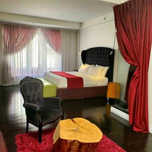 Кровать или кровати в номере Hotel Chez Swann
