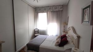 Легло или легла в стая в Habitación con balcón en el centro de Algorta