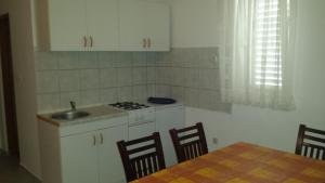Una cocina o zona de cocina en Apartments Svekrić
